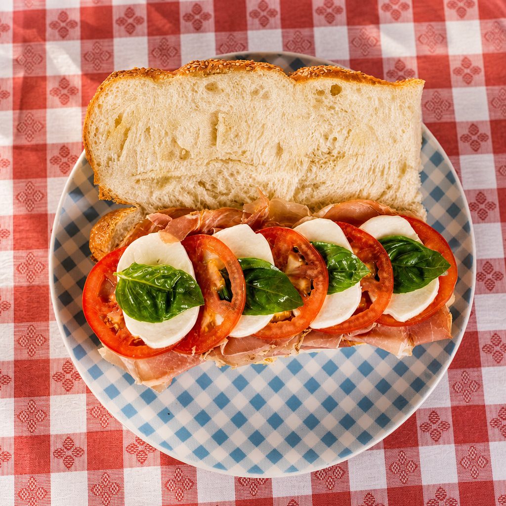 Prosciutto, Mozzarella, Tomato, Basil & Oil.