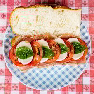 Prosciutto, Mozzarella, Tomato, Basil & Oil